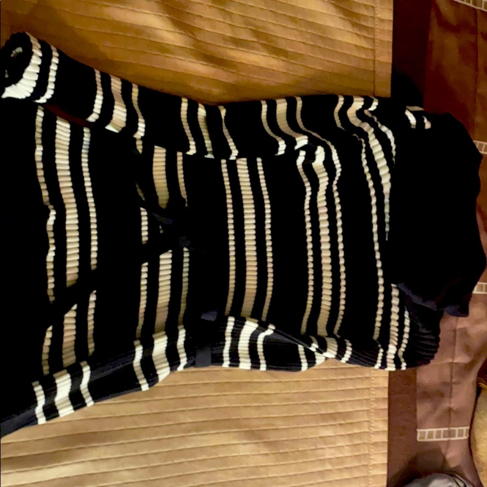 L.e.i  black white sweater